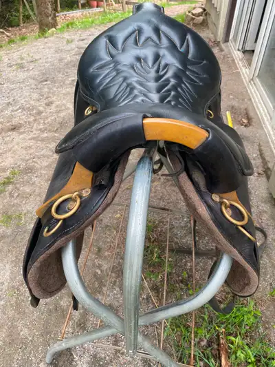 TUCKER brand EQUITATION SADDLE, View more