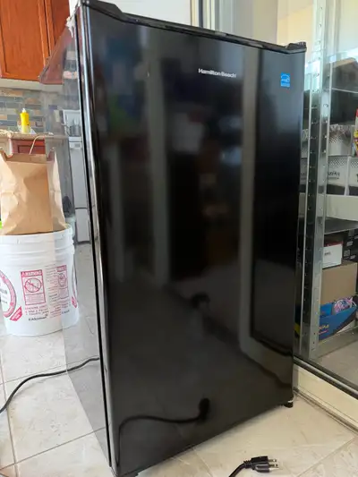Hamilton Beach Mini Fridge (Like New), View more