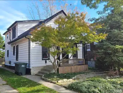 Fantastic, updated four bedroom( 3 upstairs and 1 on the main floor) and one bath home 1.5 storey ho...
