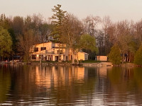 Very private lakehouse rental