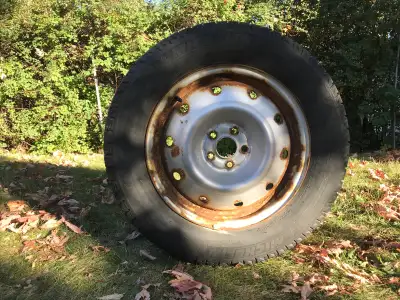 4 pneus d'hiver Michelin X-Ice❄215/65R16 avec les jantes Subaru 16" (5x100mm). Sont parfaits pour le...