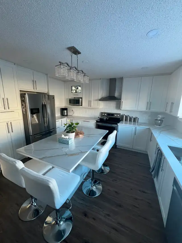 Beautiful New Kitchen,Quartz Countertop - Receive 8 500$ Bonus in Cabinets & Countertops in Calgary - Image 6