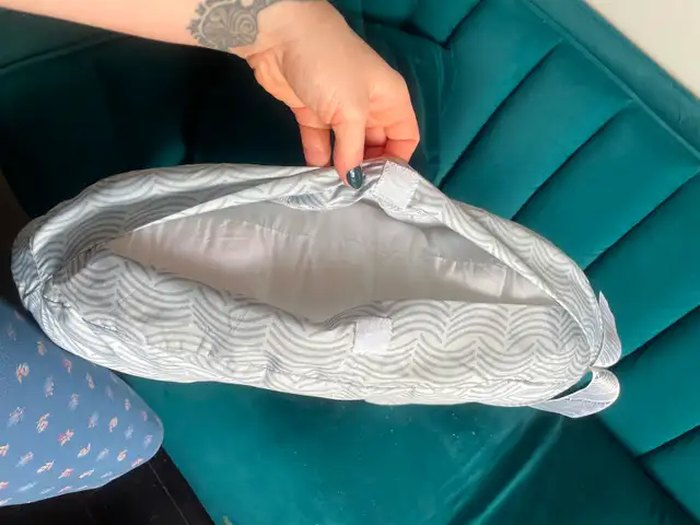 Ingenuity Nursing Breastfeeding Pillow in Feeding & High Chairs in Markham / York Region - Image 3