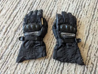 Showing some wear - see photos. Good glove for colder days. From the manufacturer: Premium grade Bat...