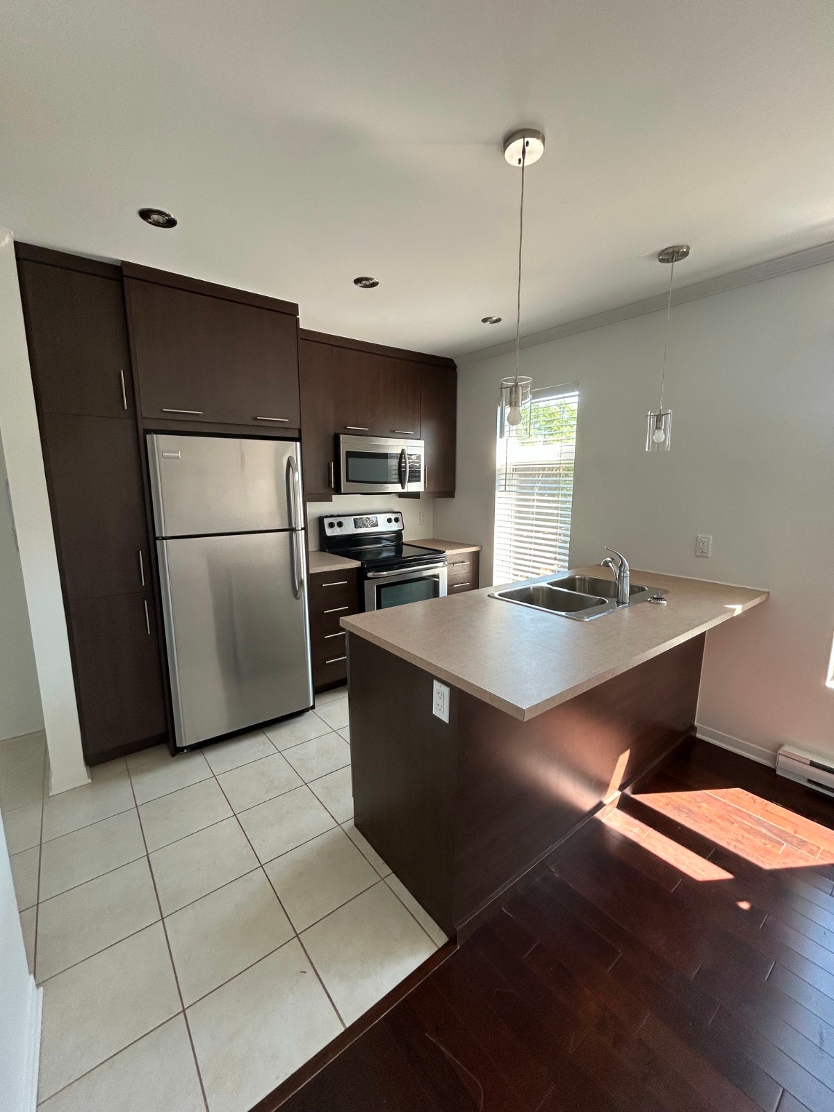 3 1/2 Appartement condo avec terrasse privée / rooftop terrasse — photo 1