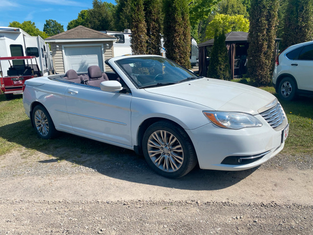 Chrysler 200 décapotable (cabriolet) 2012 dans Autos et camions  à Laval/Rive Nord