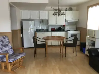 DU LUNDI AU VENDREDI, Chambre à louer près de l'autoroute 40 et du centre -ville, dans un quartier r...