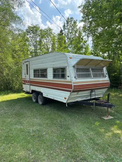 20ft, dual axle, 1982, Everything in working order, Heater, fridge, stove, oven, hot water. Cushions...