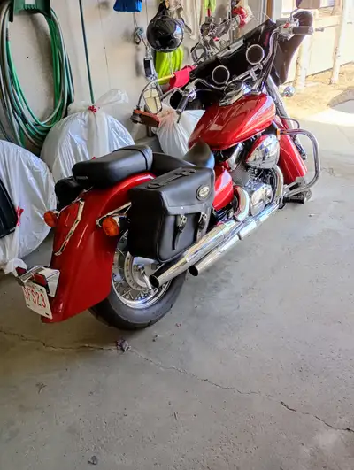 2015 Mint condition low kilo ,always garage kept . blue toot speakers ,removable saddle bags , winds...