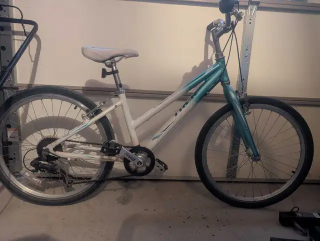 Trek Bike in Mountain in Kingston - Image 2