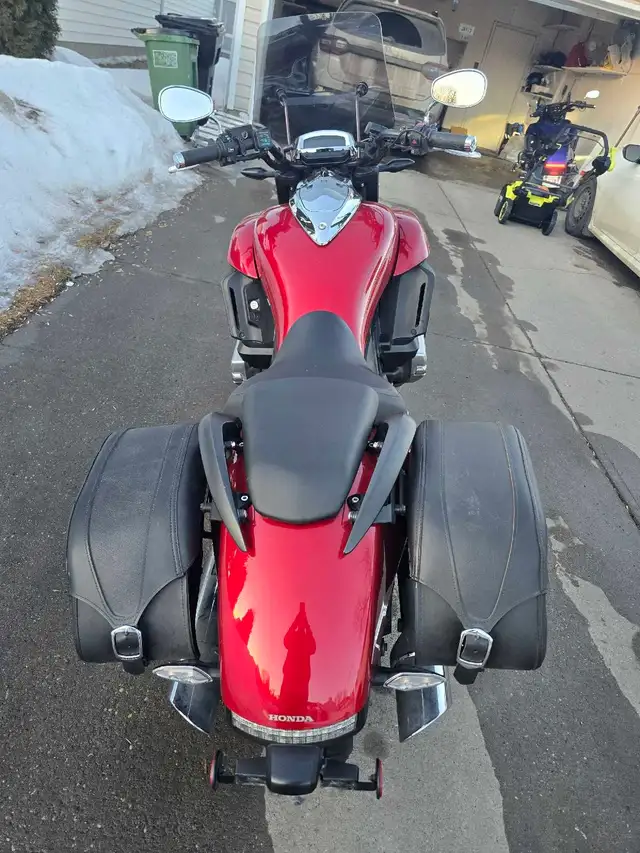 2014 honda goldwing valkyrie  in Touring in Edmonton - Image 2