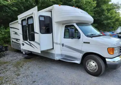 Campeur BtouringCruiser - Ford CTV 2006 - 6,8 Litre - Poid 4821 - 47060 miles ( donne 75735 km) - 30...