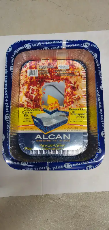 On sale!!! 3 for $10. This disposable aluminum lasagna pan with lid, 14 x 10 x 3inches, nonstick pan...