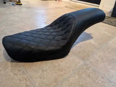 Saddlemen Profiler LS seat, for 84-99 Softail standard. Ordered from Dennis Kirk, "open box item" so...