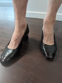 Shoes Size 9/10, black leather, new, made in Italy