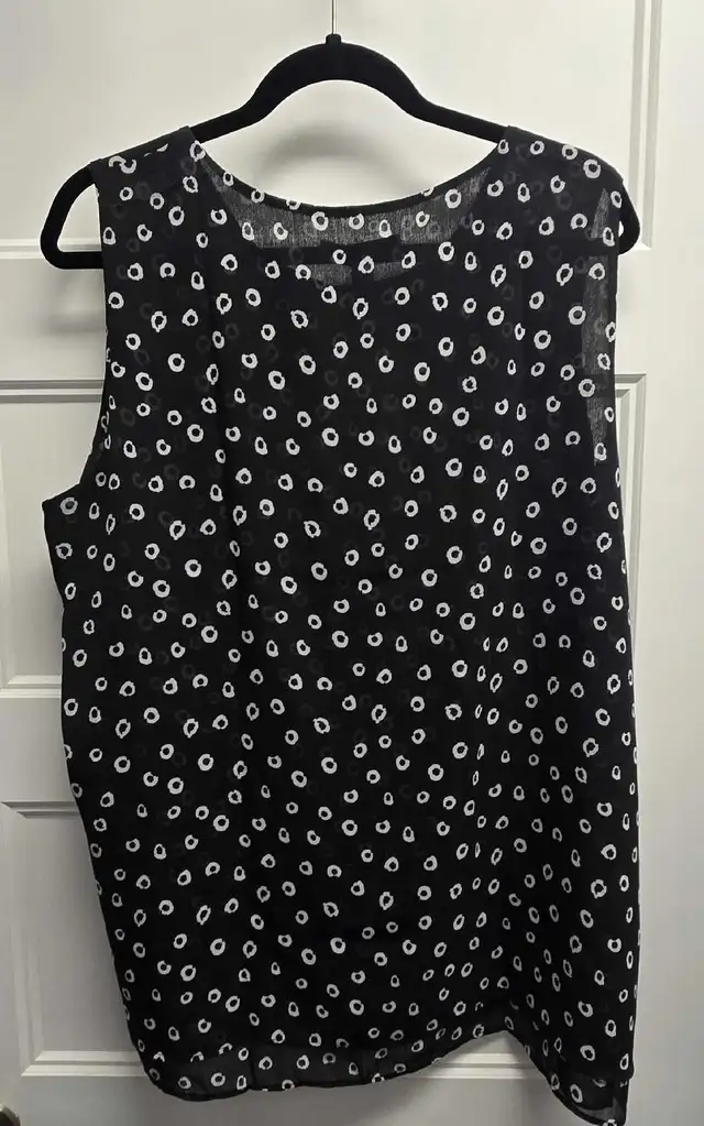 NEW Christina B Summer Top Sz XL in Women's - Tops & Outerwear in Winnipeg - Image 3