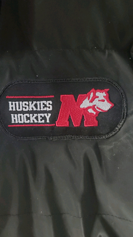 * SMU Huskies Hockey Vest XL- great condition * in Men's in City of Halifax - Image 3