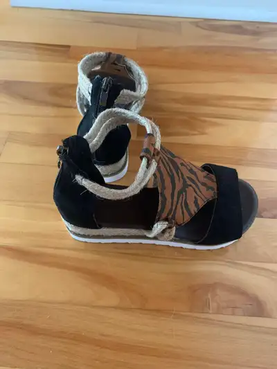 Sandales NEUVES taille 6-6 ½ pour femmes – DISPO À LONGUEUIL, View more