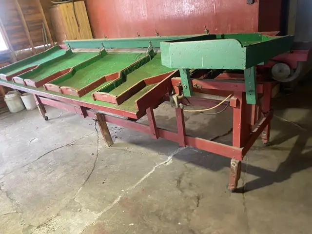 Grading Table for fruit, storage/etc. Pallet jack, welding equip in Outdoor Tools & Storage in St. Catharines - Image 3