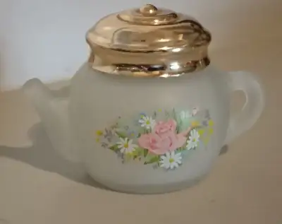 Vintage Avon Teatime Moonwind Powder Sachet 1.25 oz Bottle Shaker Teapot