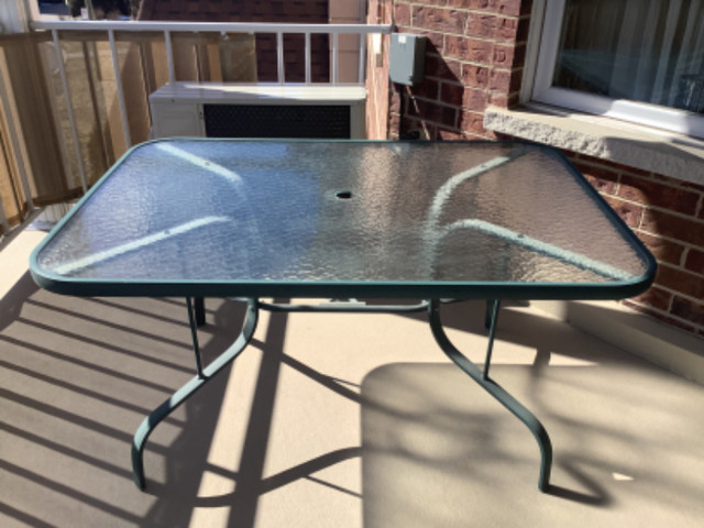 Table de patio 38x54 dans Mobilier pour terrasse et jardin  à Laurentides - Image 2