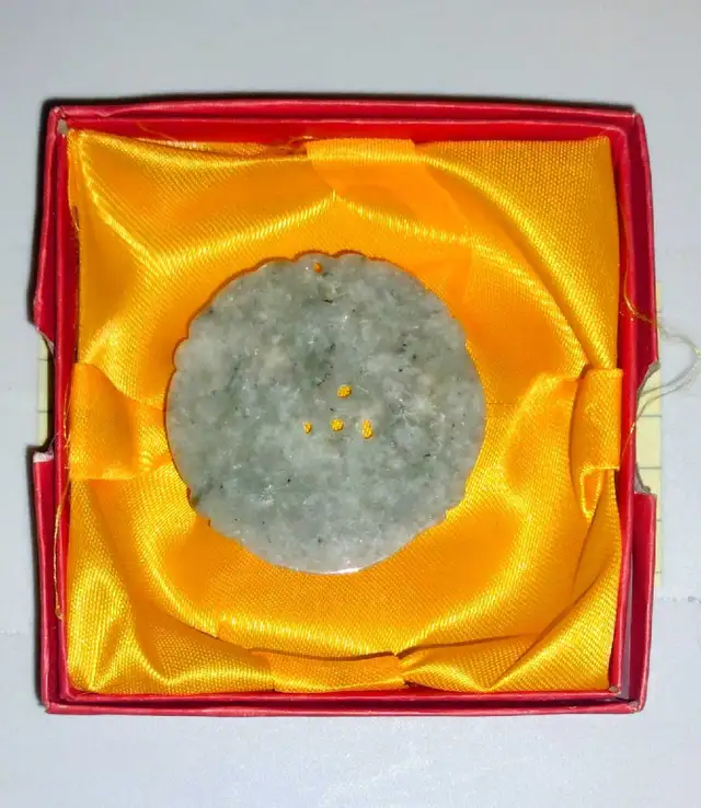 Light Green BURMESE JADE PENDANT Depicting  Mice at Play. in Arts & Collectibles in Calgary - Image 6