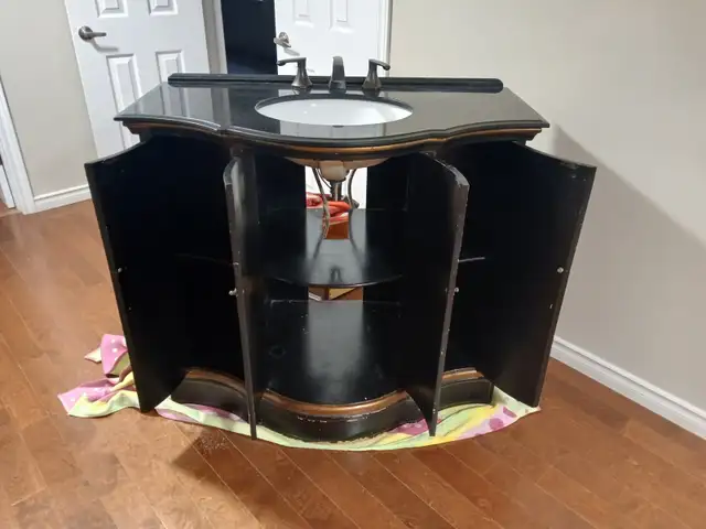 Bathroom Vanity & Sink in Plumbing, Sinks, Toilets & Showers in Oakville / Halton Region - Image 3