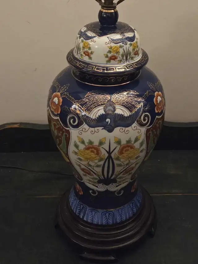 Vintage Large Japanese Asian Imari Porcelain Table Lamp in Indoor Lighting & Fans in City of Toronto - Image 8
