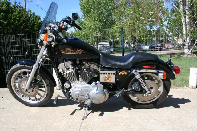 1997 Harley Davidson 883 Sportster in Street, Cruisers & Choppers in Moose Jaw - Image 3