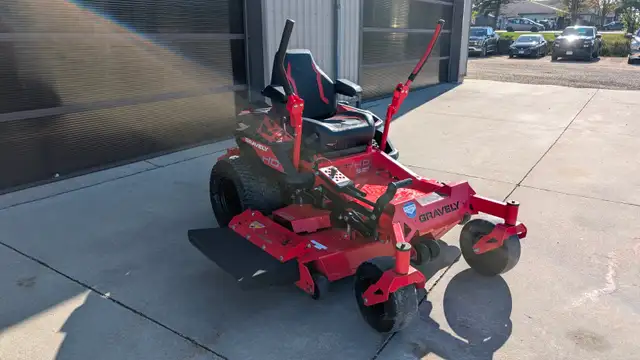 Used Gravely ZT HD 52" Zero Turn Mower in Lawnmowers & Leaf Blowers in Stratford - Image 4