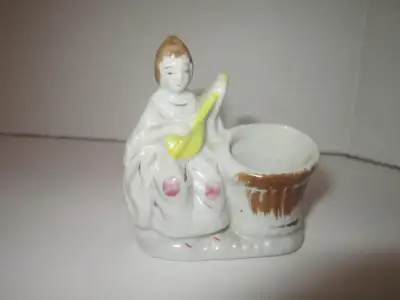 This piece isin good used condition with no damage. It measures 2&1/4 inches tall, 2&1/2 inches long...