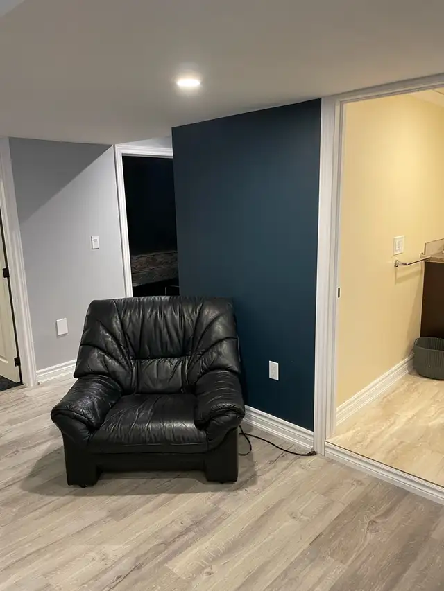 Shared furnished basement for rent in Room Rentals & Roommates in Oshawa / Durham Region - Image 9