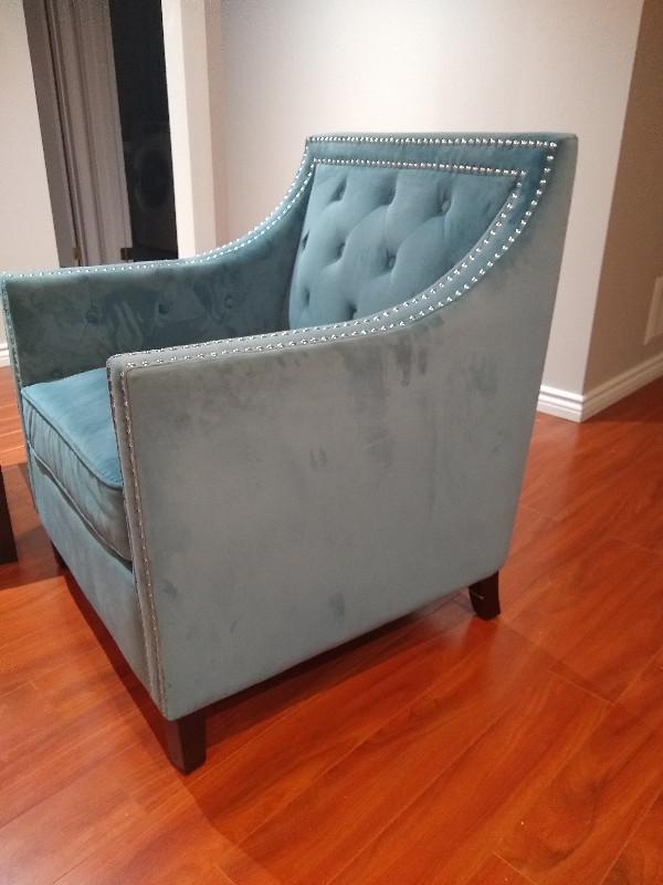 Light Blue Traditional Accent Chair in Chairs & Recliners in City of Toronto - Image 3