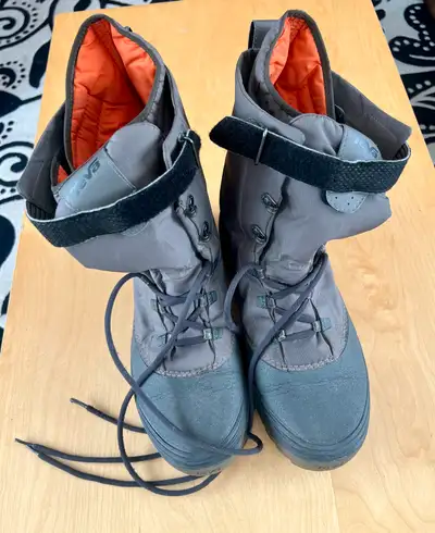 Teva Chair 5 lightweight snow and winter boots with removable Thinsulate inner bootie, and spider tr...