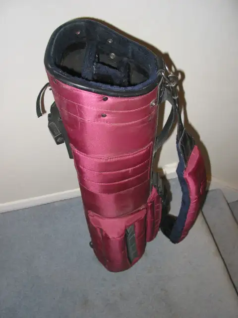 Lightweight synthetic golf bag in Golf in Ottawa - Image 3