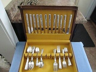 5 Sets of 1935 "REVELATION" silverware in Arts & Collectibles in Yellowknife - Image 2