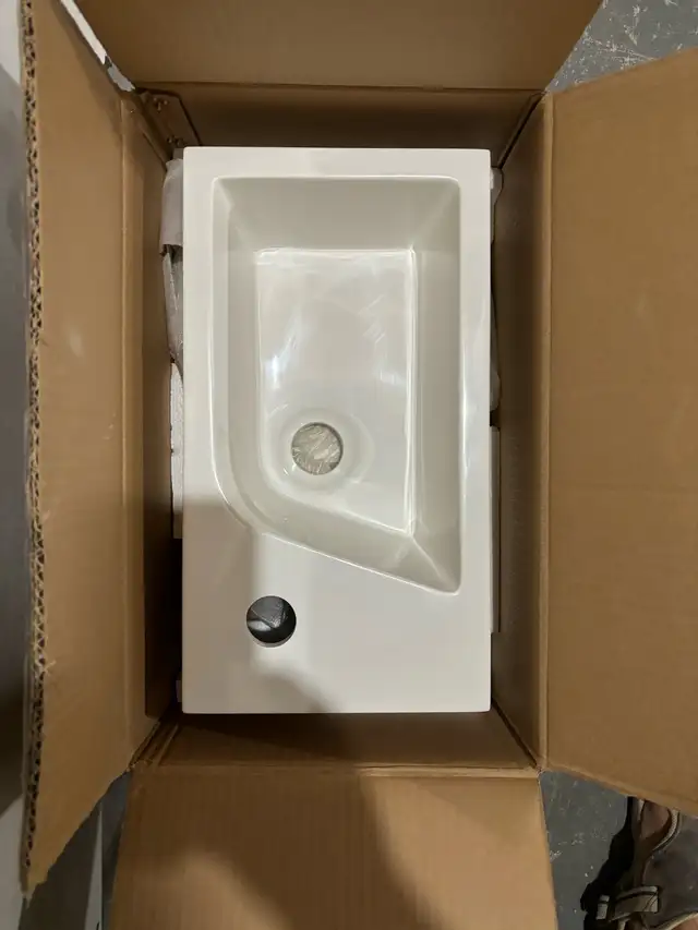 Brand new - table and 2 benches, bathroom sink, vanity628637306593311216