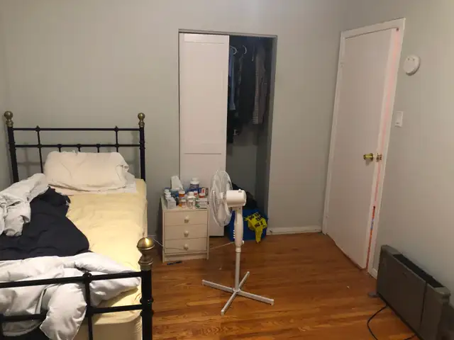 Room for rent (steeles yonge very convent location)