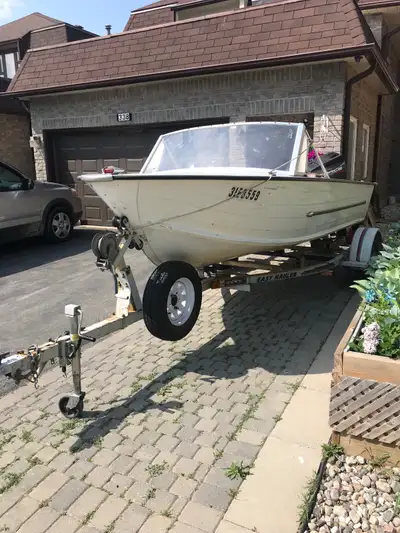 Aluminum Boat -16’ StarCraft Aluminum Boat -40 horsepower 1996 Force outboard motor; low operating h...