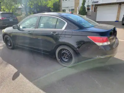 Honda accord 2010 2,4L, 4 cylinder, Leather, sunroof, 4 winter tires on rims and 4 summer tires on o...