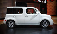 AUTHENTIC NISSAN CUBE TOUCH UP PAINT PEN in glacier pearl white!