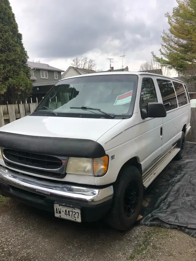 2001 Ford E-Series Window Van519422947183175685