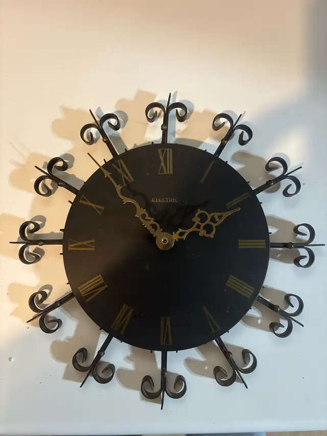 wall clock in Home Décor & Accents in Ottawa - Image 2