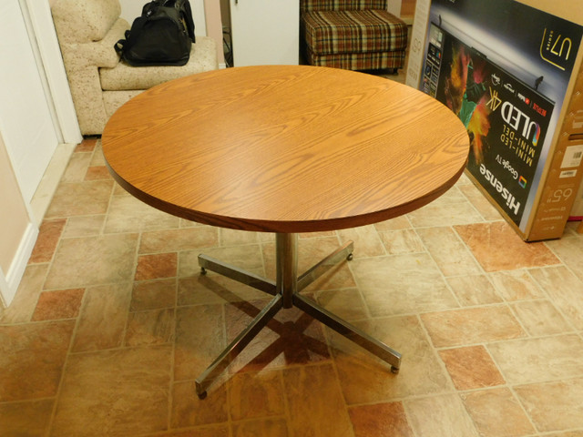 Table de cuisine ronde dans Mobilier de salle à manger et cuisine  à Trois-Rivières - Image 2