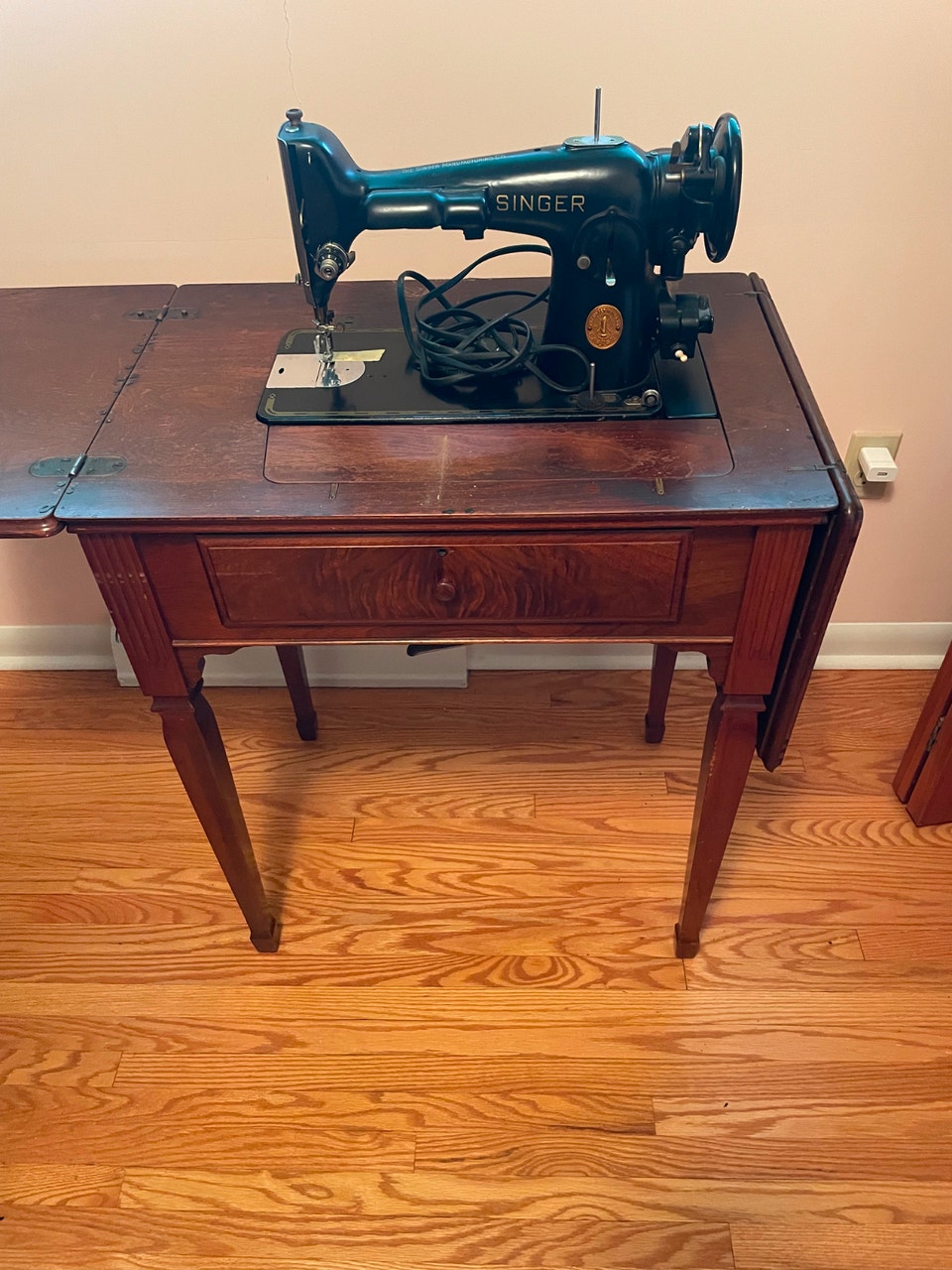 Vintage Singer Sewing Machine | Arts & Collectibles | Belleville | Free ...