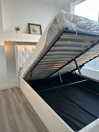 Bedframes - Wood - Storage bed - Queen - King