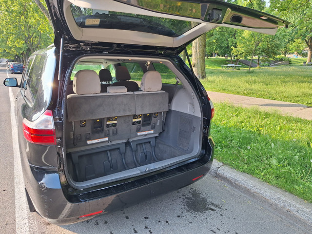 Toyota Sienna - 2017 - Very good condition dans Autos et camions  à Ville de Montréal - Image 4
