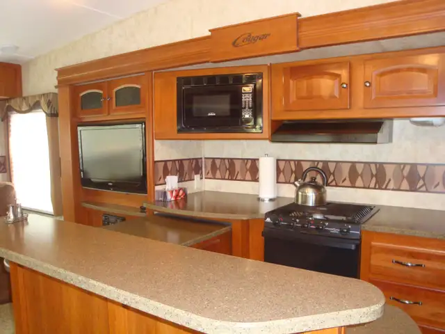 Cougar 5th wheel trailer and campsite regina beach campground in Travel Trailers & Campers in Regina - Image 7