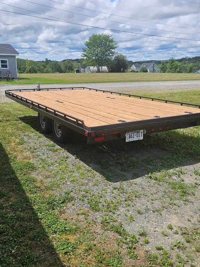 Flatbed Trailer in Cargo & Utility Trailers in Bedford - Image 3