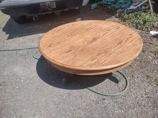 Large Round Coffee Table  in Coffee Tables in Nanaimo - Image 4